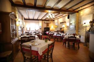 Hotel Rural Los Abriles餐厅或其他用餐的地方