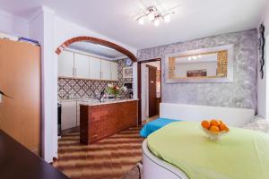 Apartamento Cardoso的厨房或小厨房