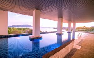 瓜埠兰卡威阿迪雅酒店的海景游泳池