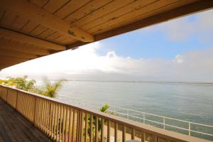 大洋城海洋汽车旅馆 的阳台享有海景。