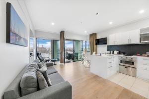 Exquisite Sun Soaked Corner Apartment