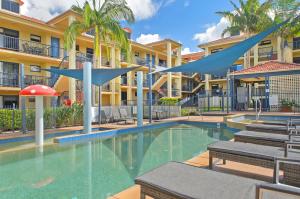 麦夸里港南太平洋公寓酒店的度假村的游泳池
