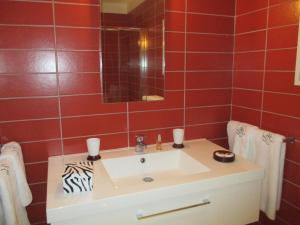莱斯埃库茹斯酒店的一间浴室