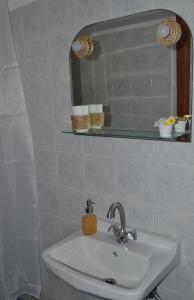 弗洛拉利亚公寓式酒店的一间浴室