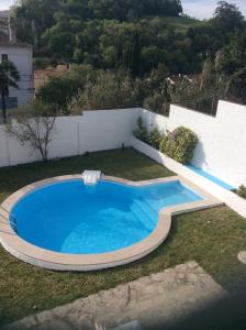 Casa Dos Oliva内部或周边的泳池