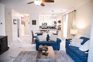 Gorgeous Condo on Golf Course Near Broadway