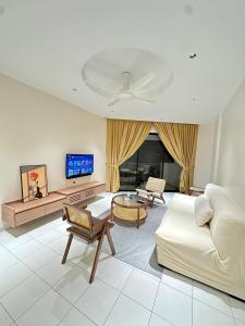 NEWLY RENOVATED Comfy Beachfront View At Seri Bulan Port Díckson
