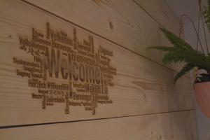 圣塞瓦斯蒂安桦木旅馆的墙上有一堆字