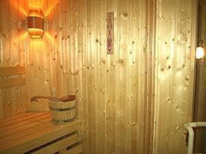 兰施图尔葛丁格酒店的木桶淋浴室