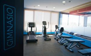 塔兰孔康普利约伊诺图里芬卡艾斯塔酒店的健身房设有跑步机,健身房提供健身自行车