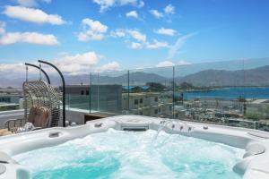 Luxury Suites With Balcony And Jacuzzi At Sea Side By Rently