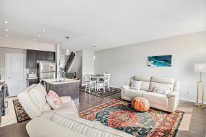 Luxurious Tastefully Furnished 3 bedroom Home in Ottawa
