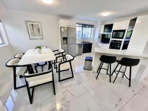 Surfers Paradise Center- Ocean View Vacation Condo-Pool&Pier,Walk to Beach