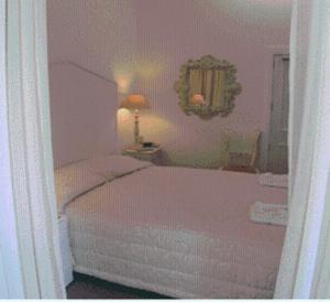 欧普诺尼酒店客房内的一张或多张床位