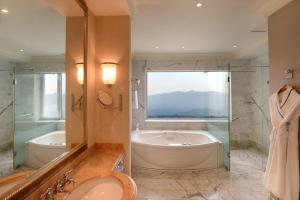 济州东方酒店及赌场的一间浴室