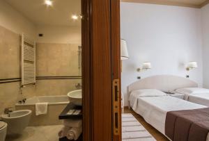 帕拉迪索广场住宿旅馆的一间浴室