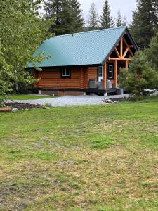 Lofted log cabin with fire table