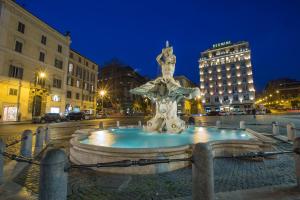 罗马莫迪哥利亚尼酒店的城市中心的一个喷泉