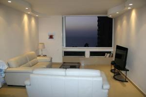 内坦亚Ocean View Luxury apartment的相册照片