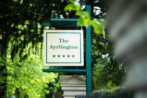 巴斯The Ayrlington Guesthouse的读庇护的标志