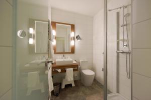 City Hotel Biel Bienne Free Parking的一间浴室