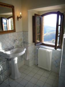 西斯特纳古老村庄酒店的一间浴室