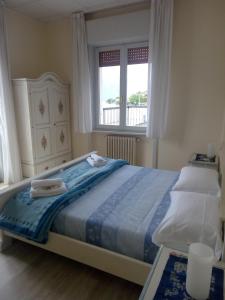 阿尔博格莫塔酒店客房内的一张或多张床位