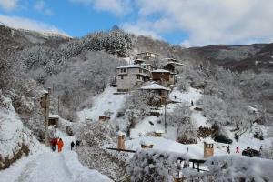 Kosovo科索沃复式旅馆的相册照片