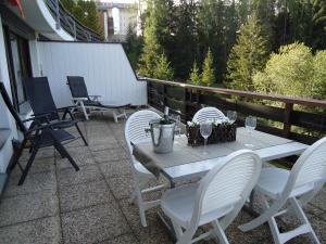 Apartment Humagne - Crans-Montana Center的阳台或露台