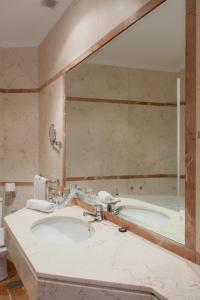FC莱昂公主酒店的一间浴室
