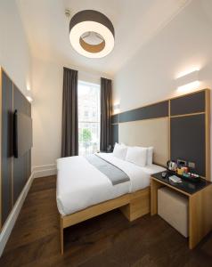 格洛斯特广场Z酒店客房内的一张或多张床位
