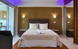 Sofouli Suites客房内的一张或多张床位