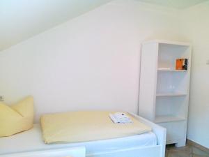 Villa Caprivi - Ferienwohnung 12的一间客房