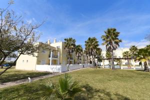 Praia da Lota Resort – Beachfront Apartments外面的花园