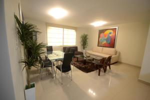 Luxury Apartments Miraflores的休息区