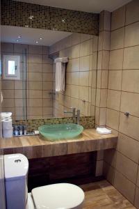 Almira Suites - Seafront - Naousa Paros的一间浴室