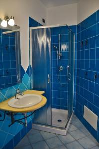 布甘维雷亚住宅酒店的一间浴室