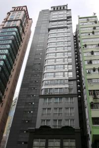 香港218 Apartment的两座高楼彼此相邻