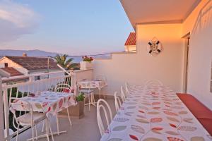 Rooms Sunce Panorama Residence, Supetar Island Brac Traveler's Choice餐厅或其他用餐的地方
