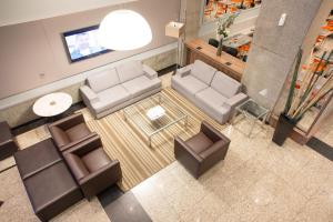 Hotel Continental Business - 200 metros do Complexo Hospitalar Santa Casa的休息区