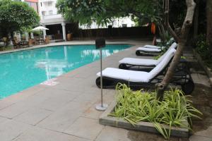 班加罗尔泰姬MG路酒店内部或周边的泳池