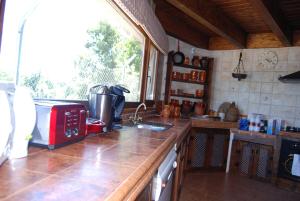 Casa Rural La Marta的厨房或小厨房