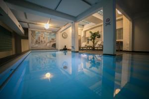 根特俄里翁酒店的蓝色房子中的游泳池