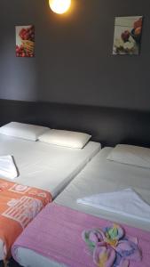 古晋文华大酒店客房内的一张或多张床位
