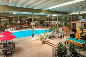 印第安纳丽柏酒店内部或周边的泳池