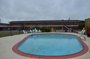 斯蒂芬维尔克罗斯廷伯斯美国最有价值旅馆的大楼前的大型游泳池