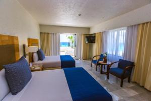 Park Royal Beach Cancun - All Inclusive的一间客房