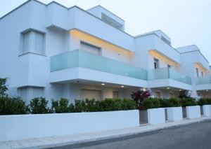 托里德欧索Iria Residence的白色建筑的图像