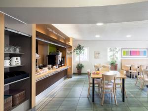 B&B HOTEL Orly Chevilly-Larue - Nationale 7餐厅或其他用餐的地方
