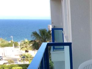 Alicante Mar的阳台或露台